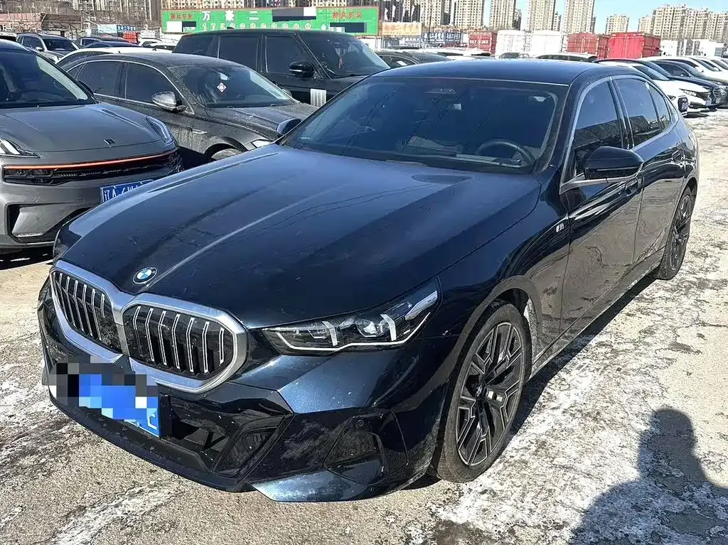 BMW 5 Series — фото 1