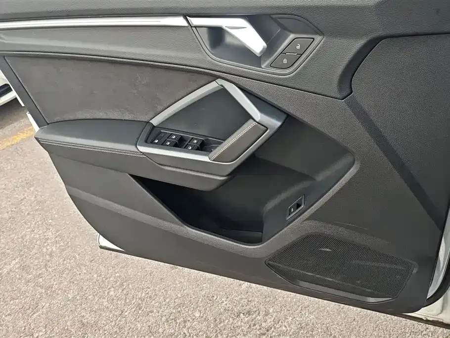 Audi Q3 — фото 10