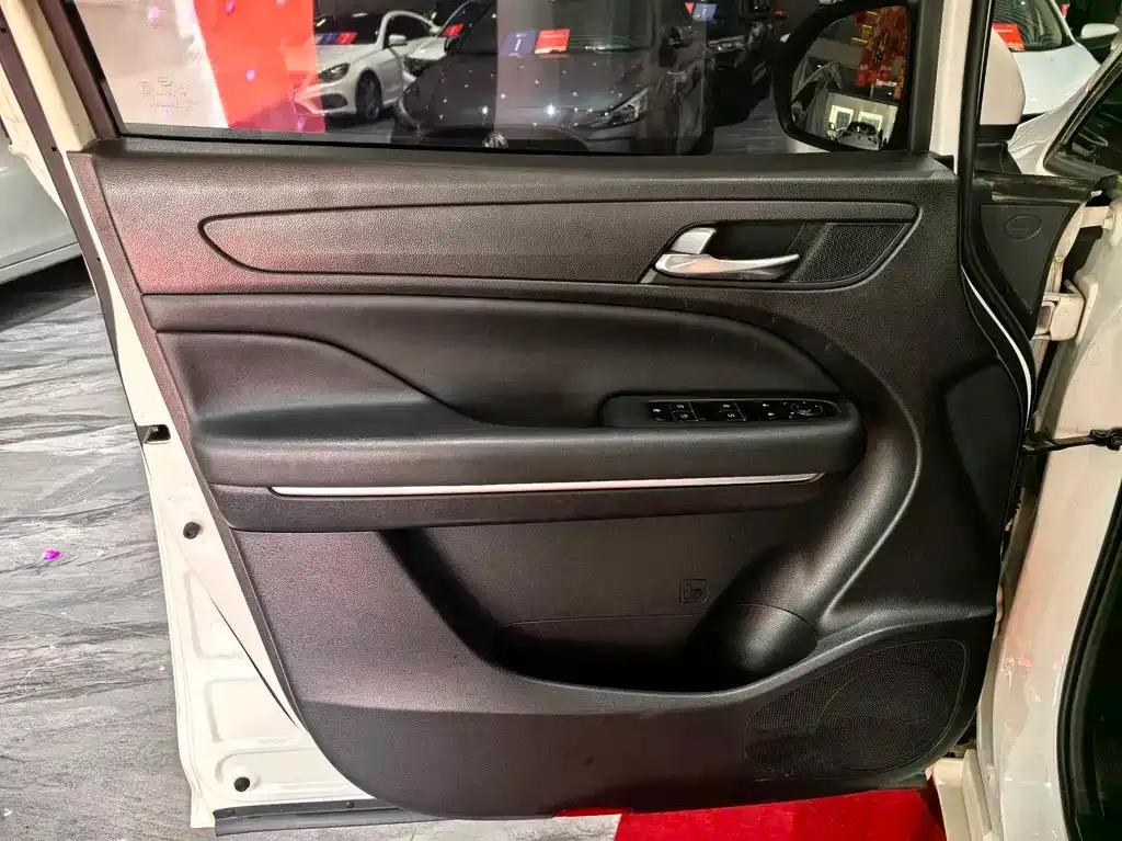 GAC Motor Trumpchi M6 — фото 6