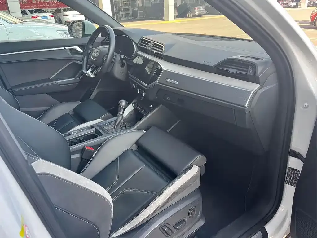Audi Q3 2023 из CN, фото 5
