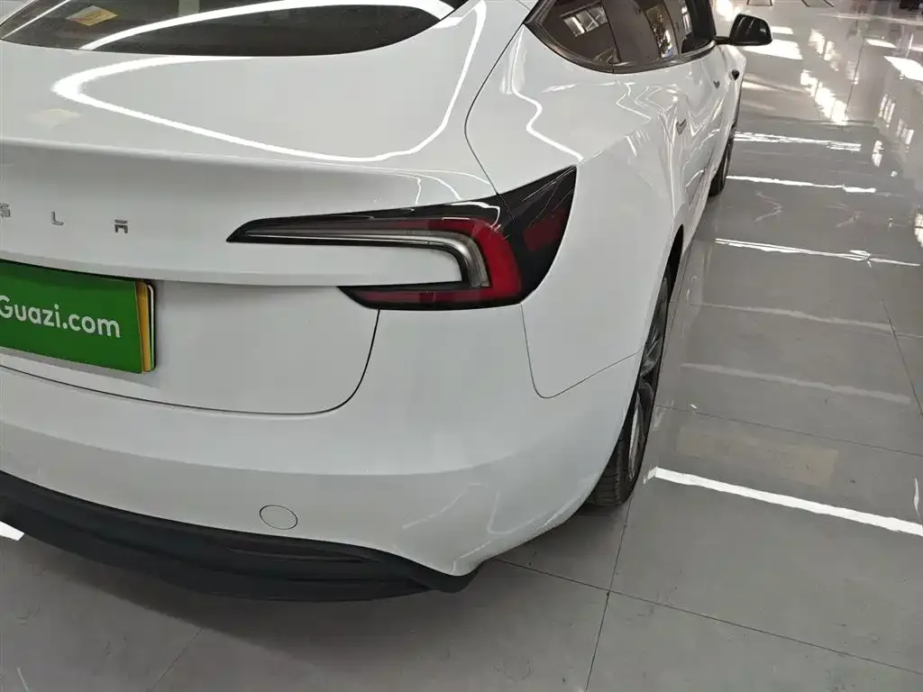 Tesla Model 3 — фото 7
