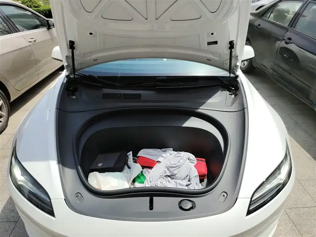 Tesla Model 3 — фото 8