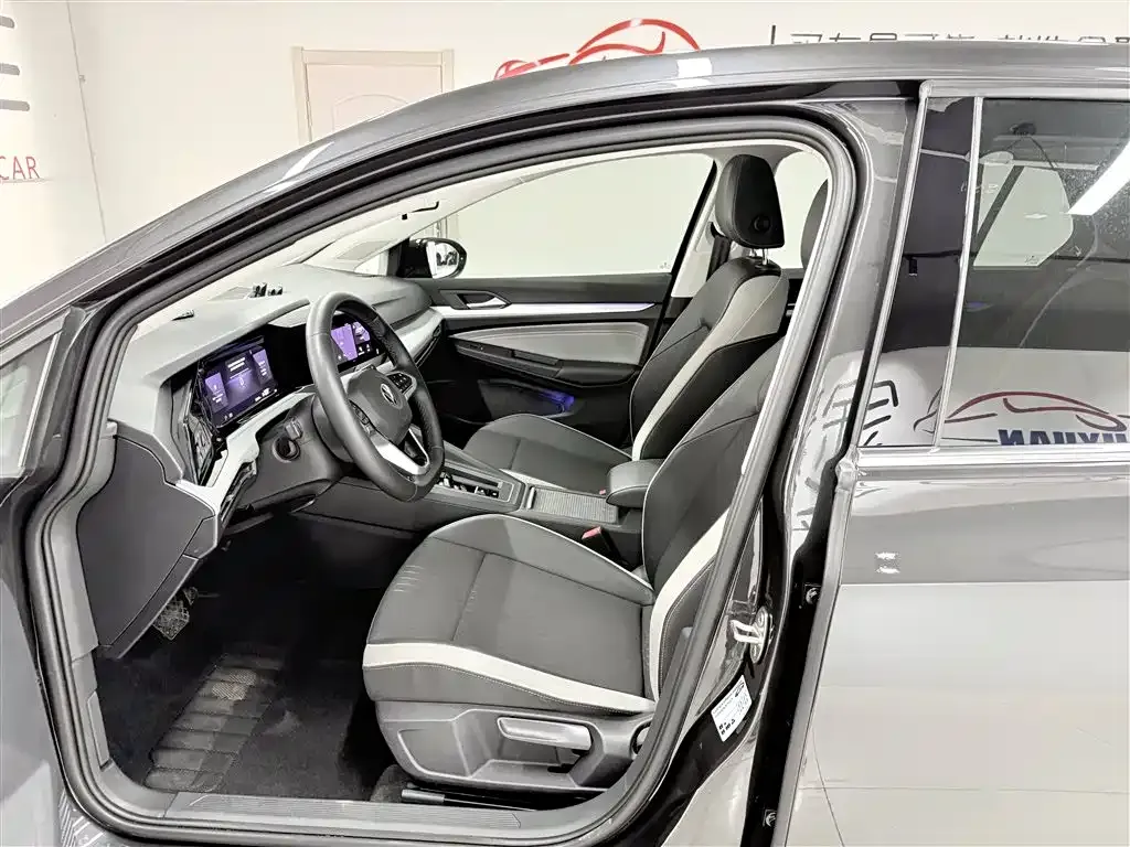 Volkswagen Golf 2023 из CN, фото 8