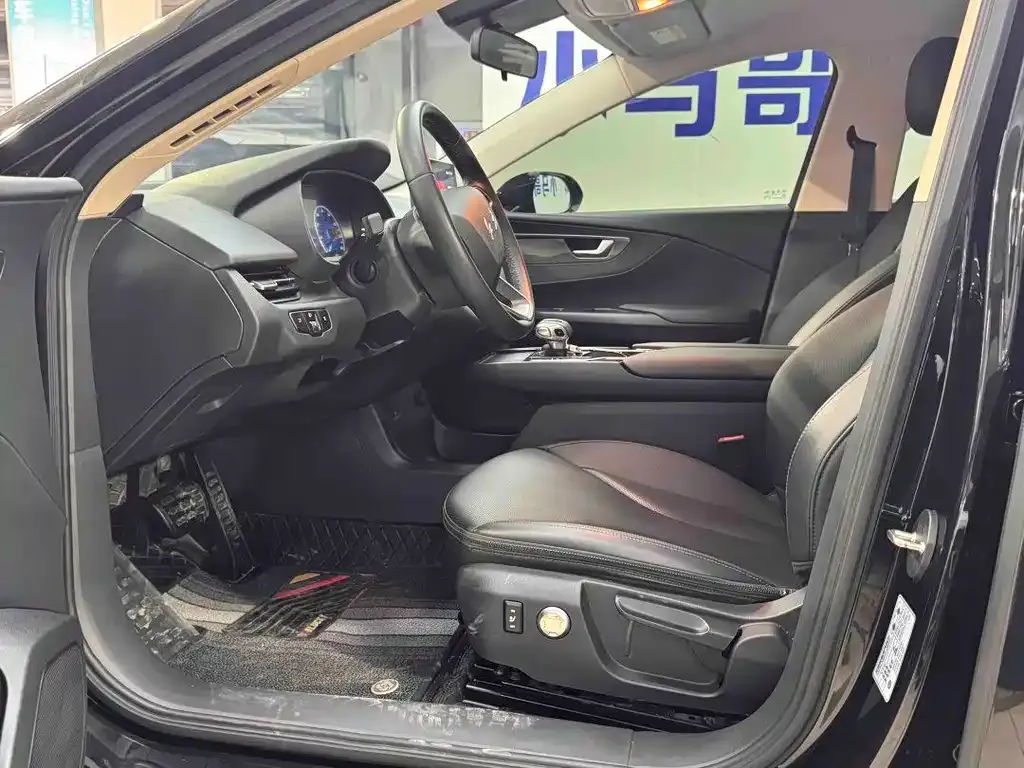 Hongqi E-QM5 2024 из CN, фото 5