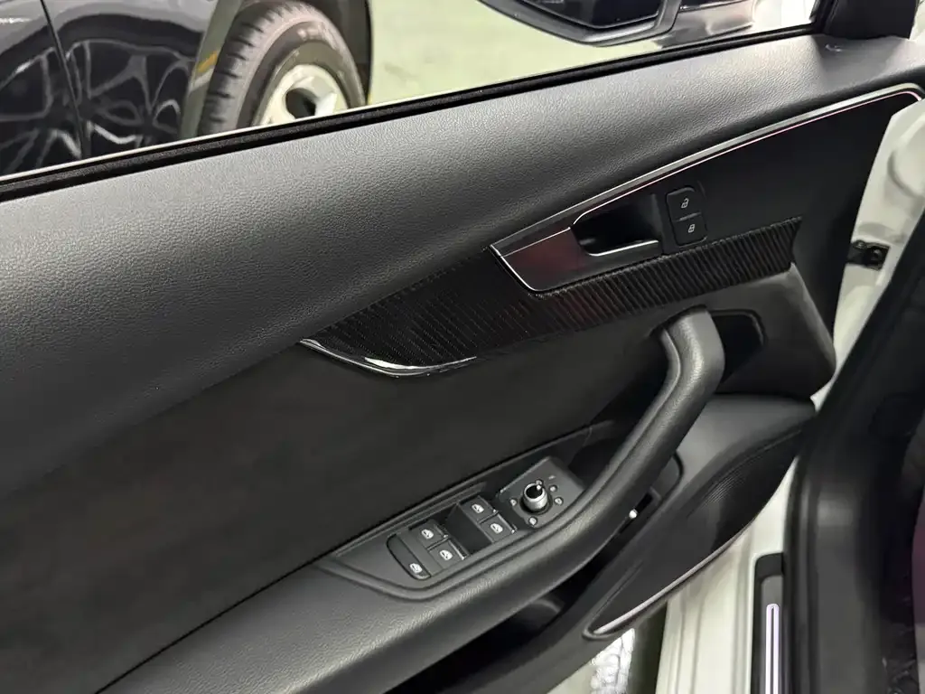 Audi A4L 2021 из CN, фото 3