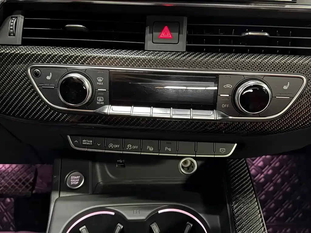 Audi A4L 2021 из CN, фото 5