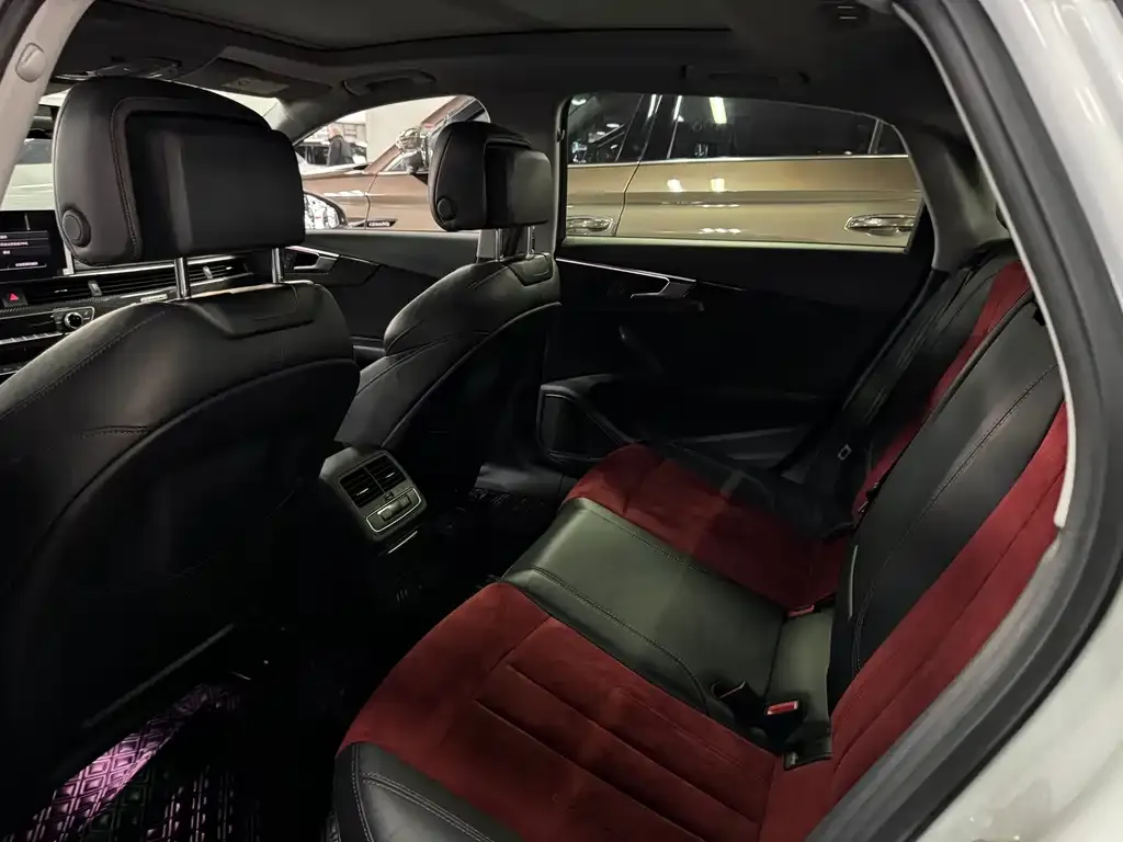 Audi A4L 2021 из CN, фото 4
