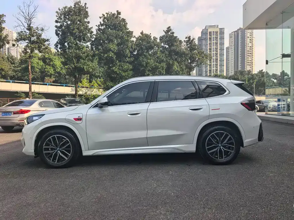 BMW iX1 2024 из CN, фото 5