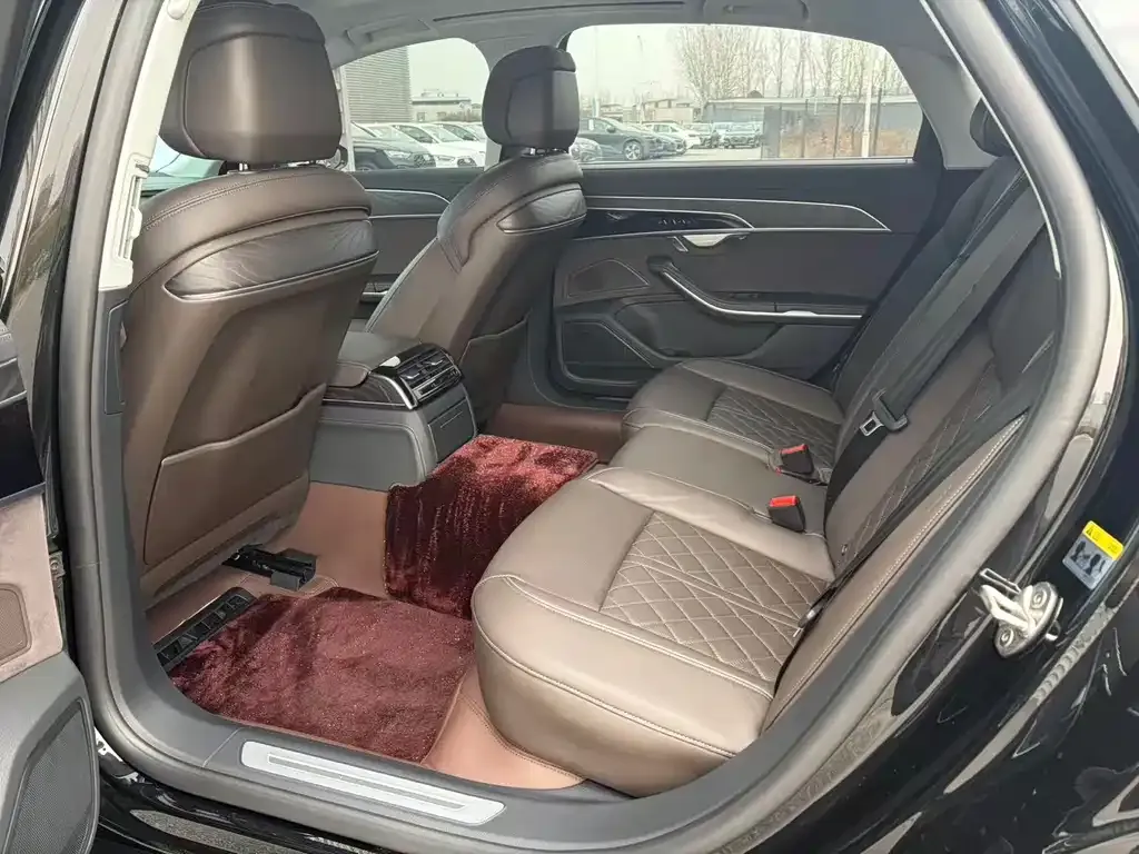 Audi A8 2024 из CN, фото 3