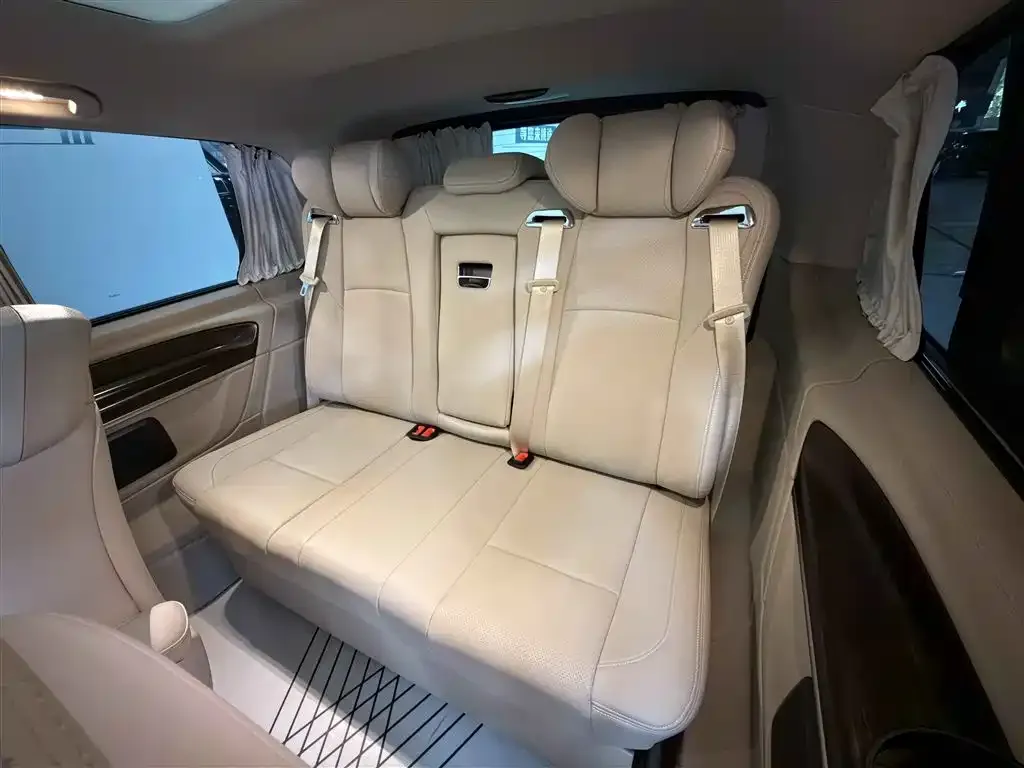 Mercedes-Benz V-Class 2024 из CN, фото 2
