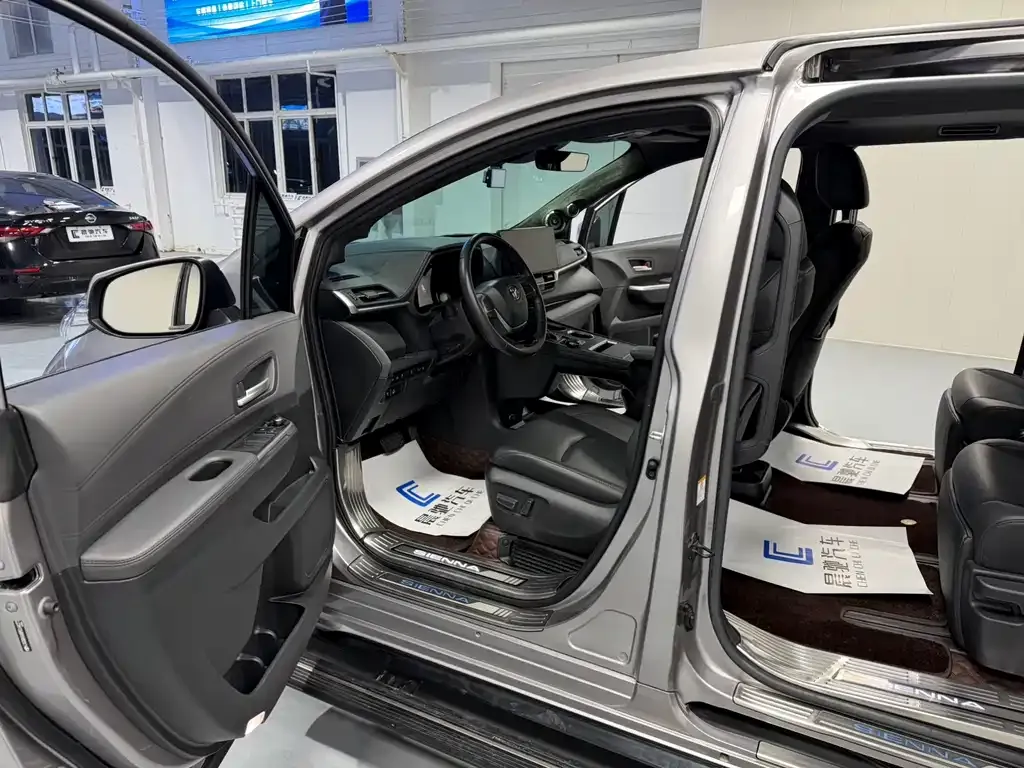 Toyota Sienna 2024 из CN, фото 10