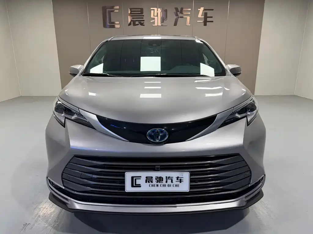 Toyota Sienna 2024 из CN, фото 3