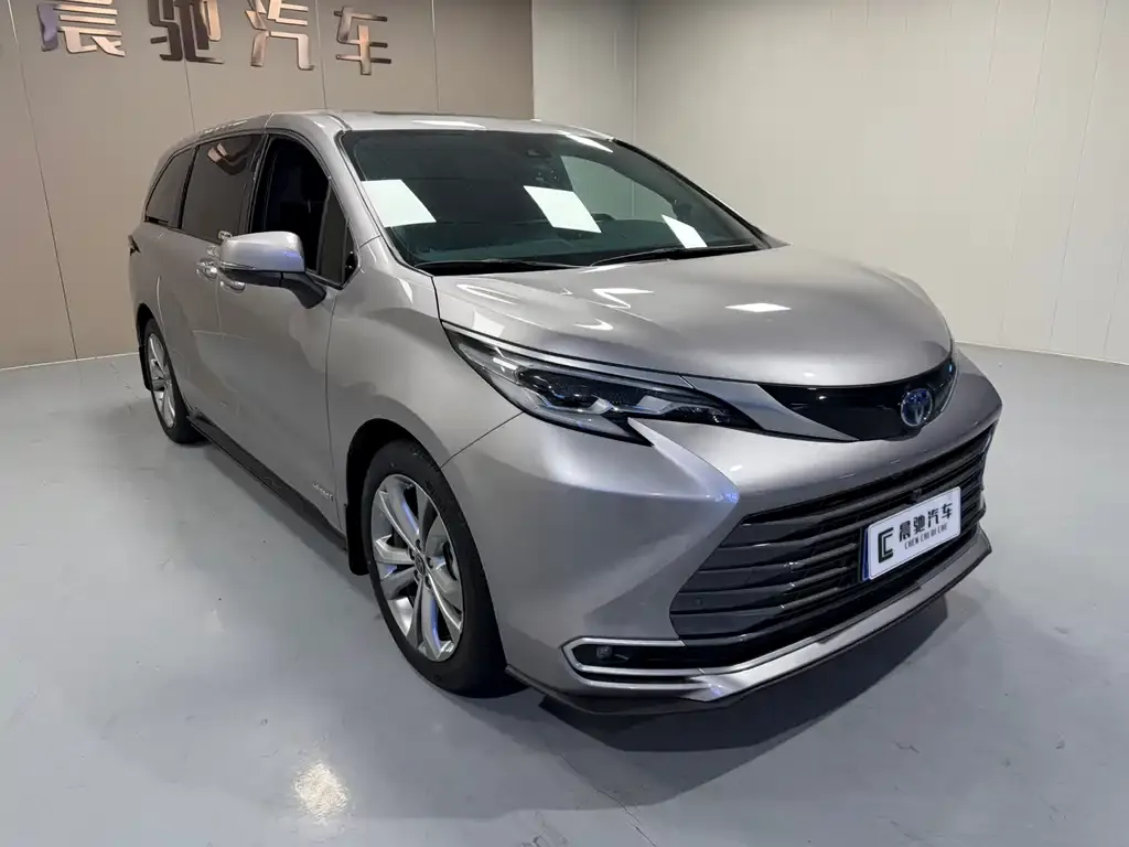 Toyota Sienna 2024 из CN, фото 2