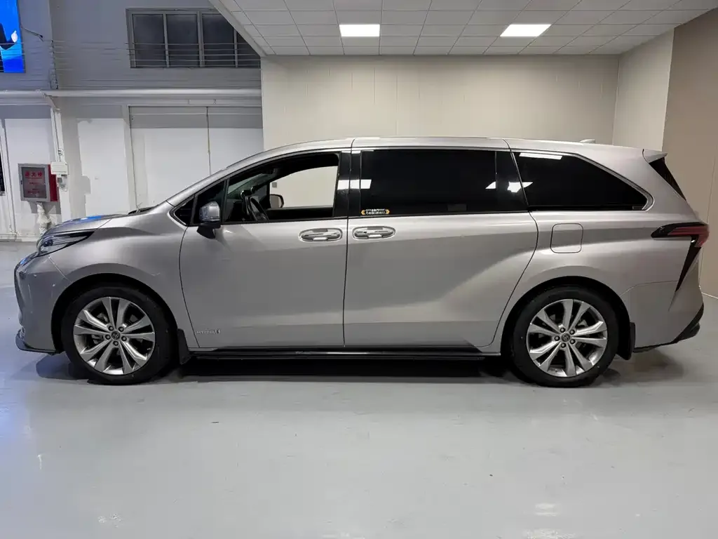 Toyota Sienna 2024 из CN, фото 6