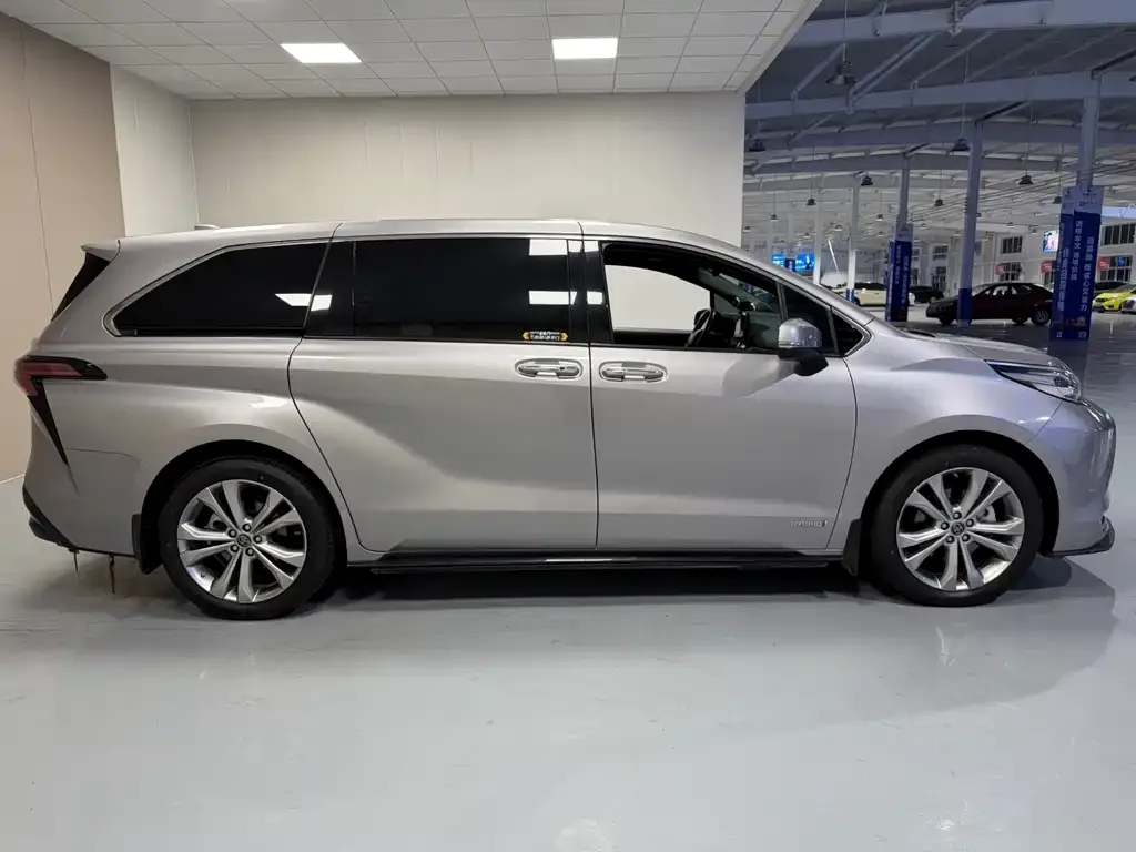 Toyota Sienna 2024 из CN, фото 4