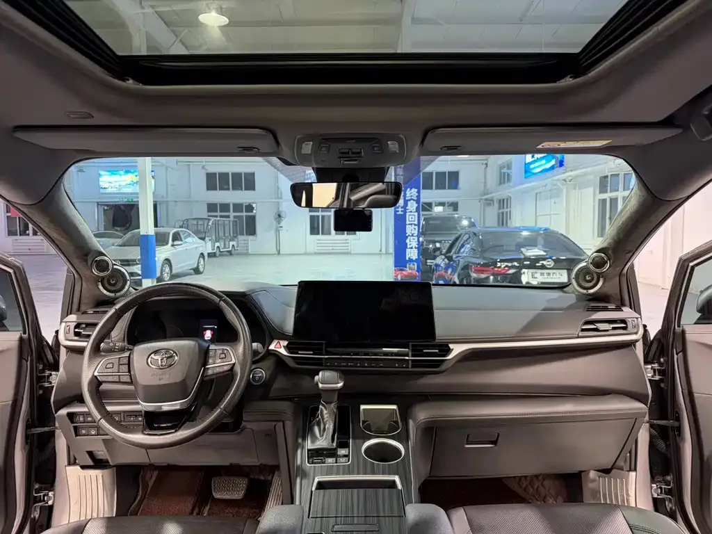Toyota Sienna 2024 из CN, фото 9