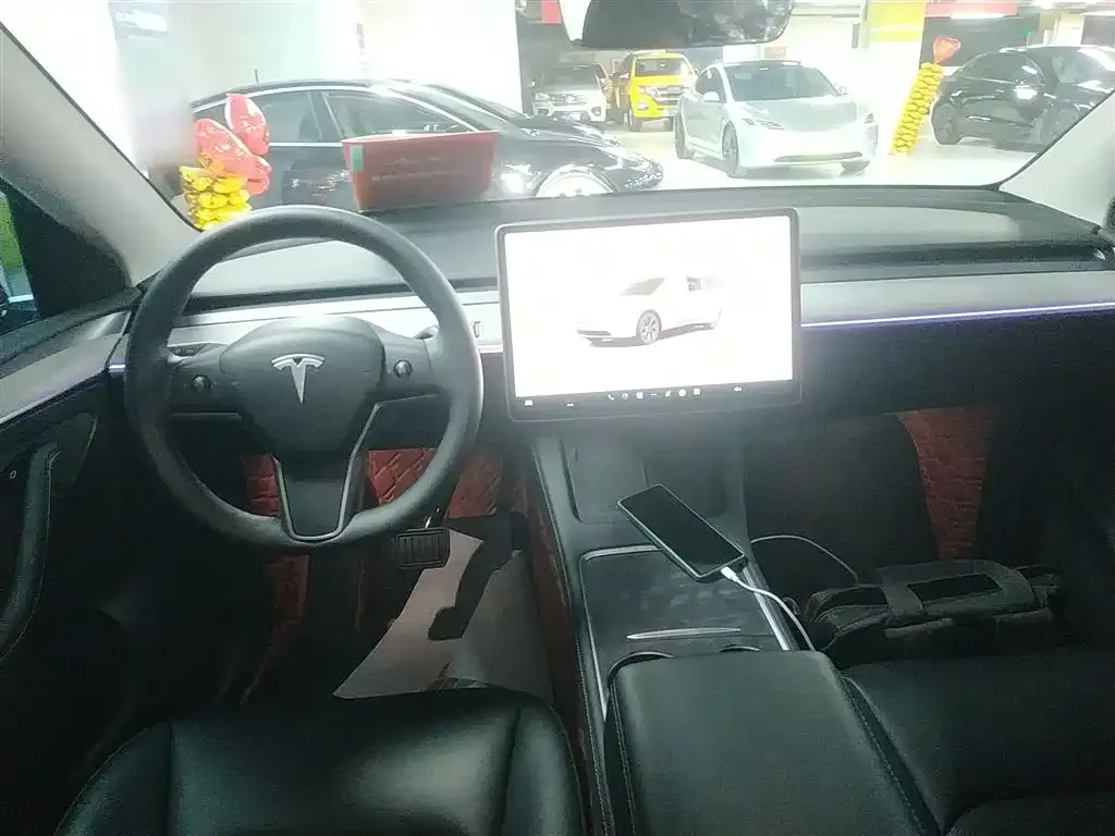 Tesla Model Y — фото 6