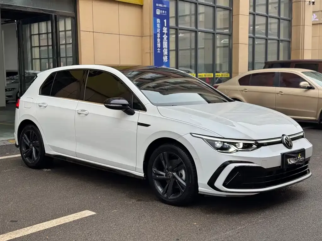 Volkswagen Golf 2023 из CN, фото 1