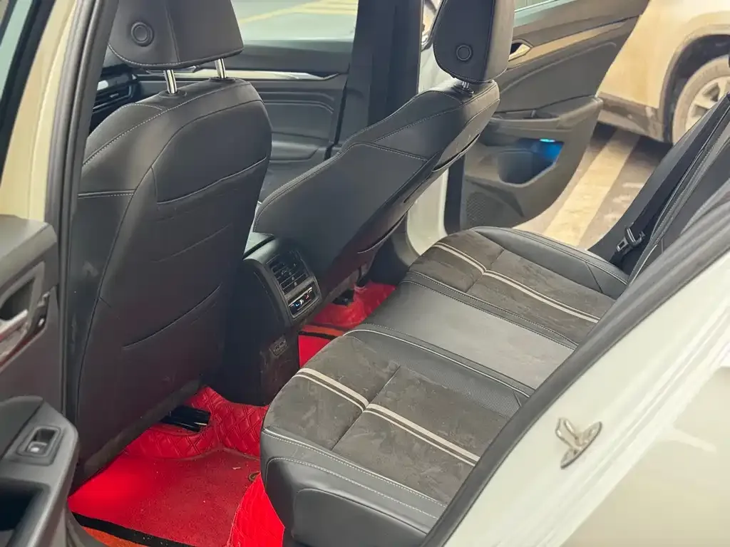 Volkswagen Golf 2023 из CN, фото 5