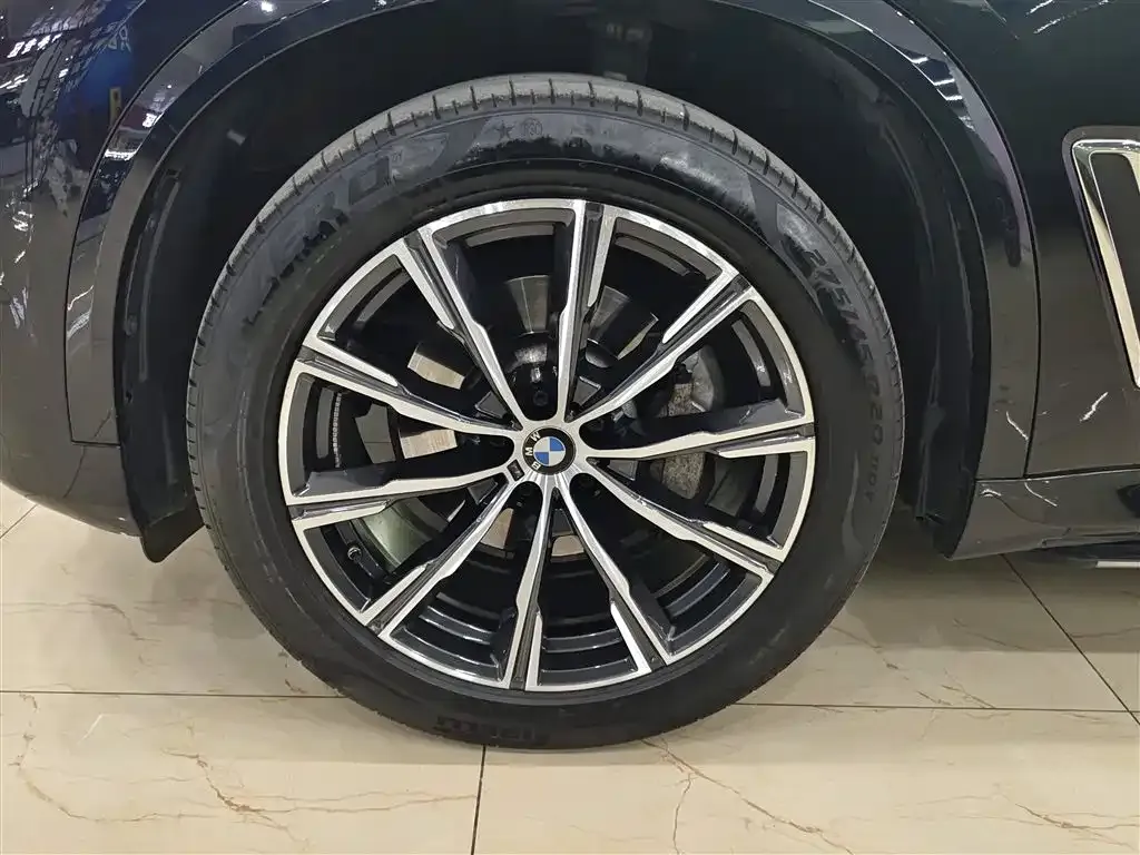 BMW X5 — фото 10