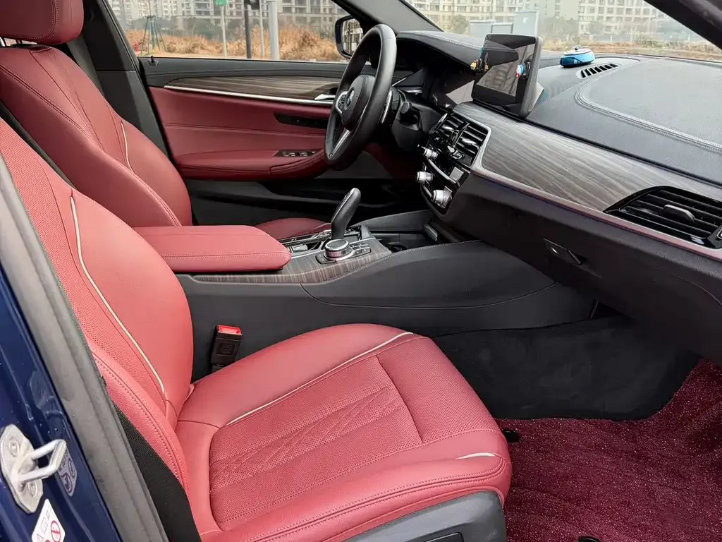 BMW 5 Series 2022 из CN, фото 2