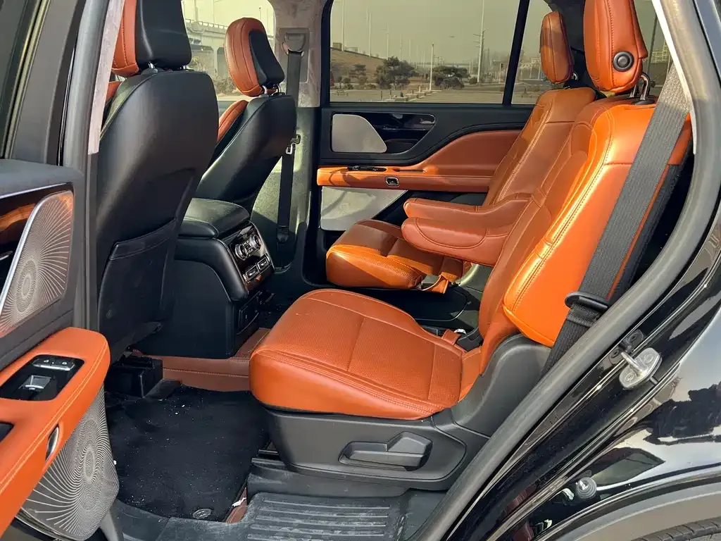 Lincoln Aviator — фото 10