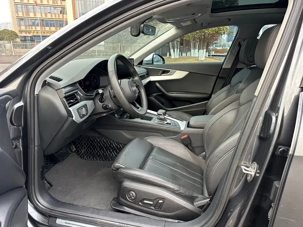 Audi A4L 2021 из CN, фото 5