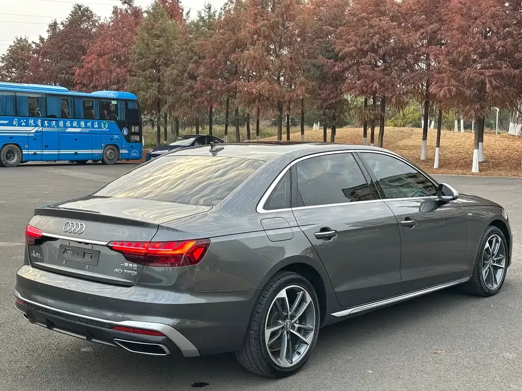 Audi A4L 2021 из CN, фото 8