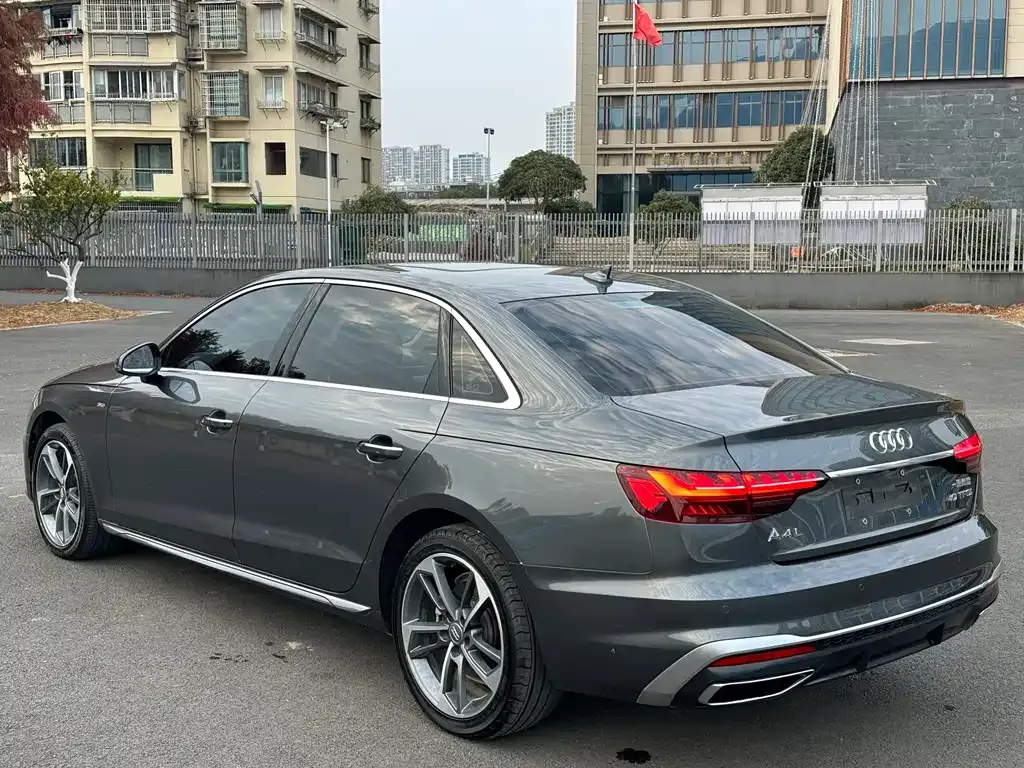 Audi A4L 2021 из CN, фото 9