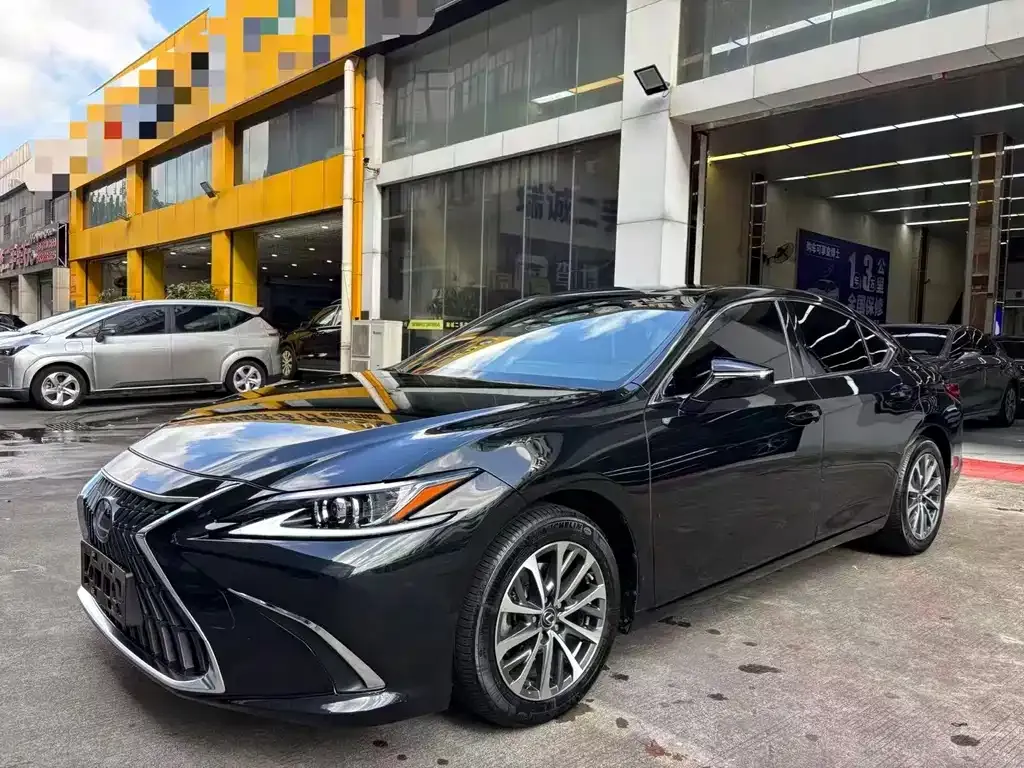 Lexus ES — фото 1