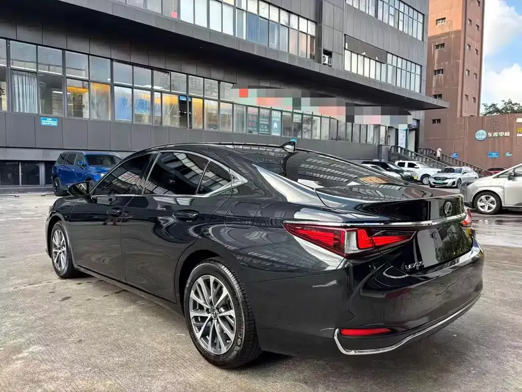 Lexus ES — фото 8