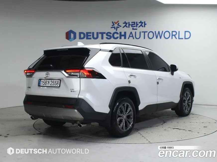 Toyota RAV4 — фото 6