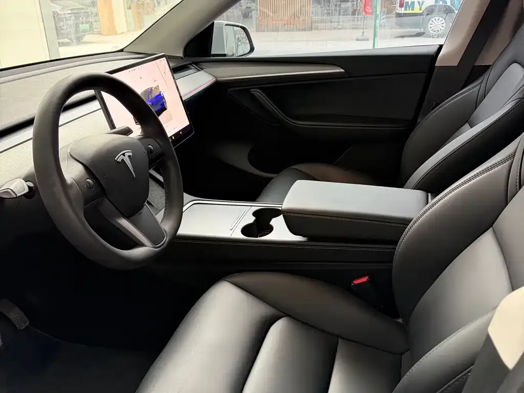 Tesla Model Y — фото 4