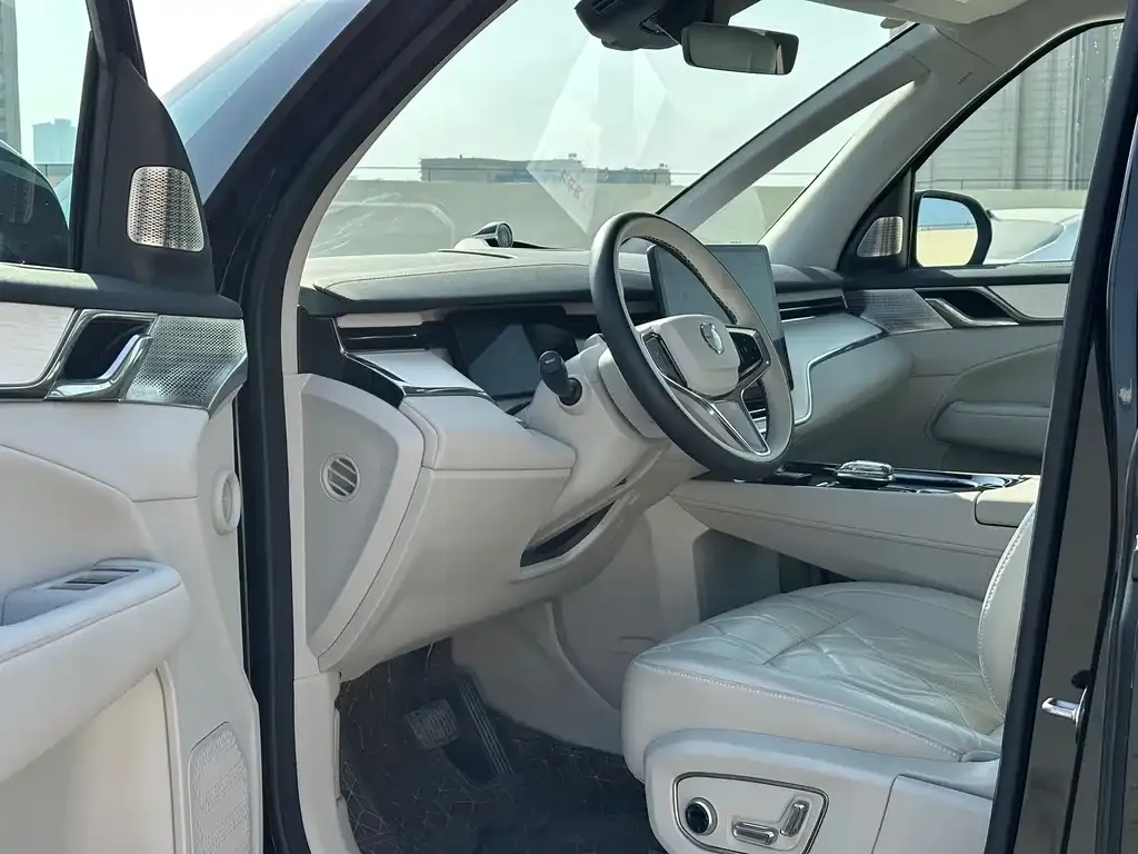 Volvo EM90 2025 из CN, фото 7