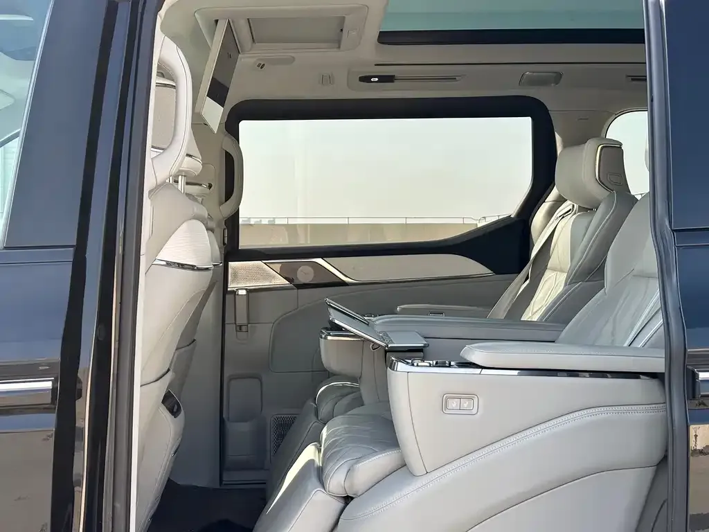 Volvo EM90 2025 из CN, фото 6