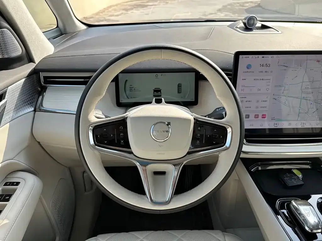 Volvo EM90 2025 из CN, фото 4
