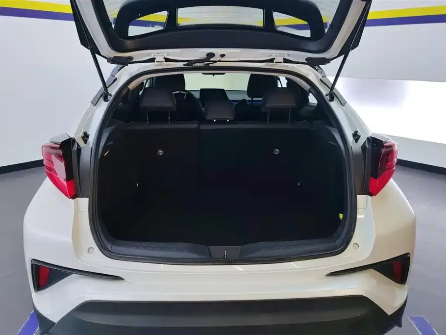 Toyota C-HR 2023 из CN, фото 2