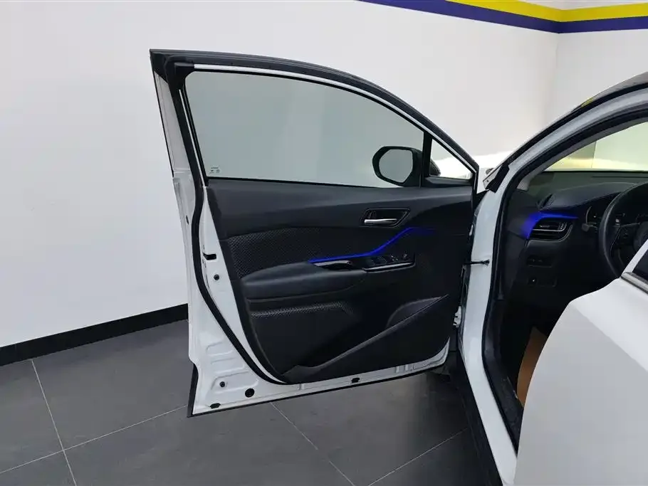 Toyota C-HR 2023 из CN, фото 9