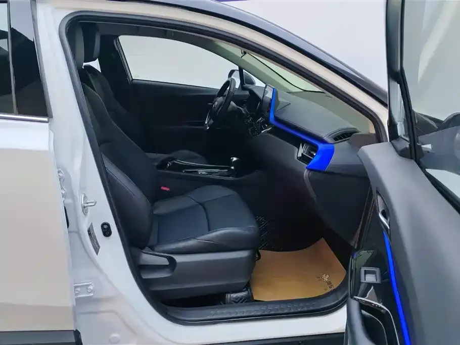 Toyota C-HR 2023 из CN, фото 4