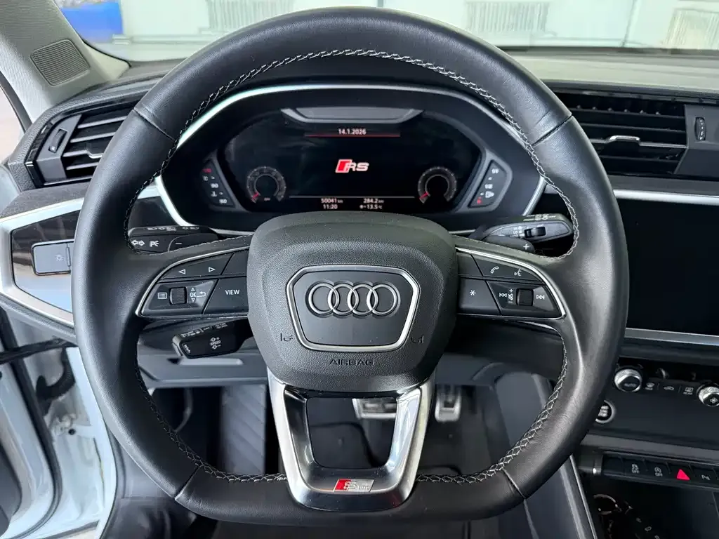 Audi Q3 — фото 10