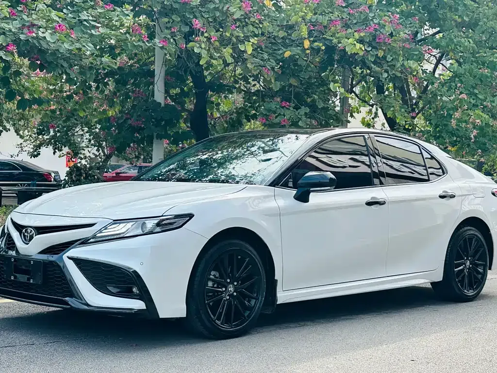 Toyota Camry 2023 из CN, фото 1