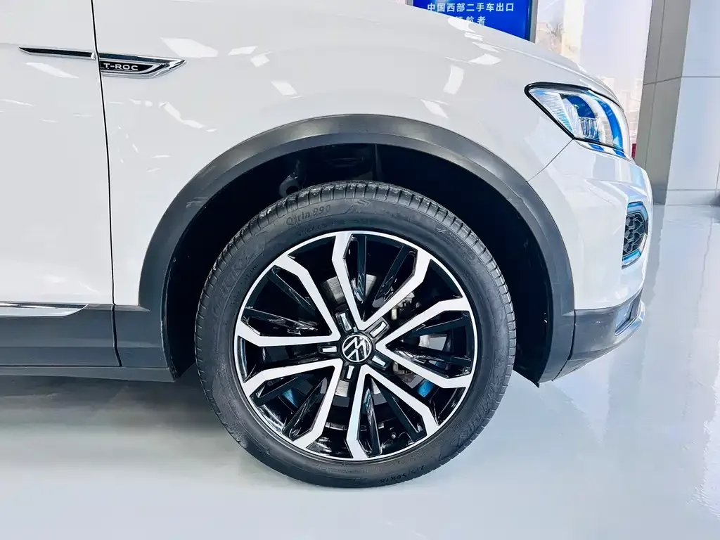 Volkswagen T-Roc — фото 6