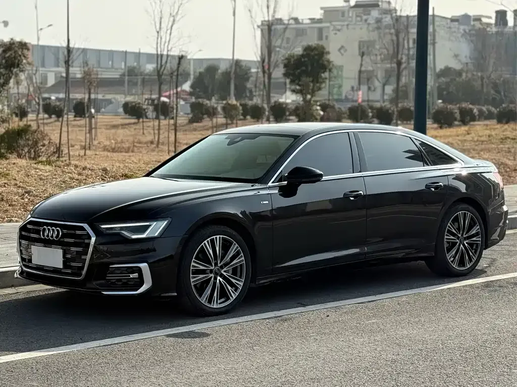 Audi A6L — фото 1