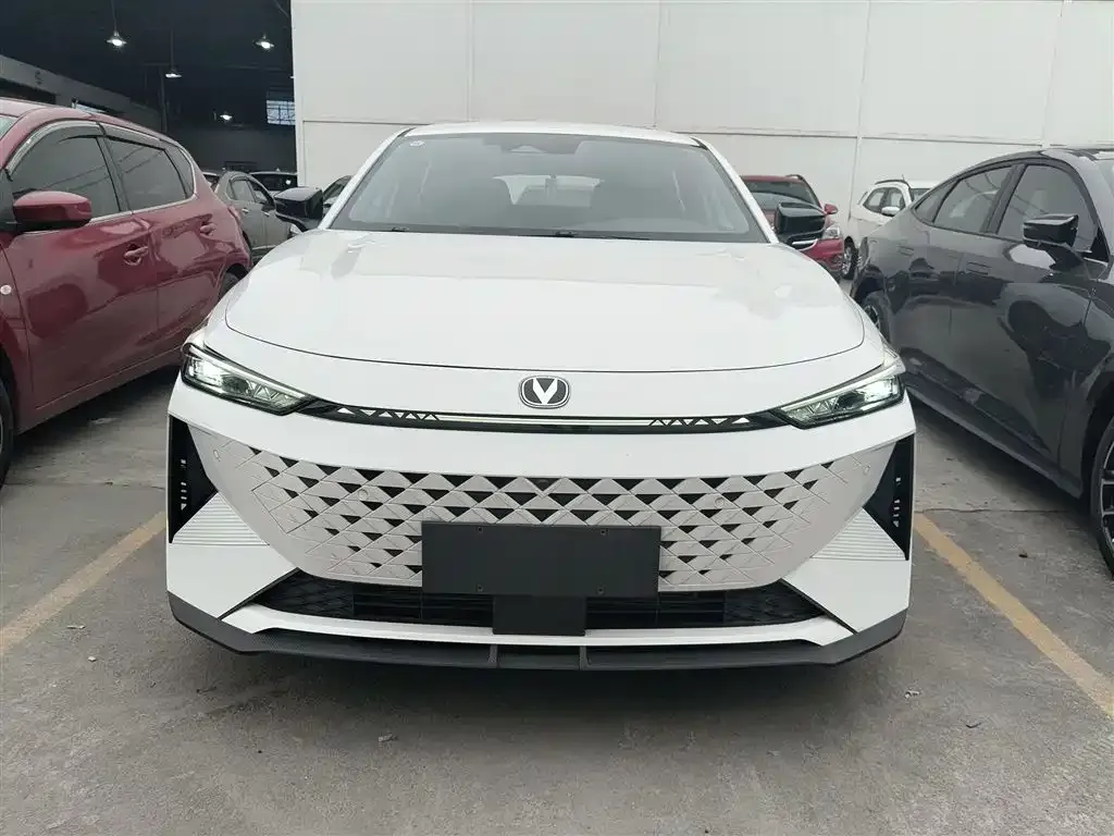 Changan UNI-V iDD 2025 из CN, фото 2