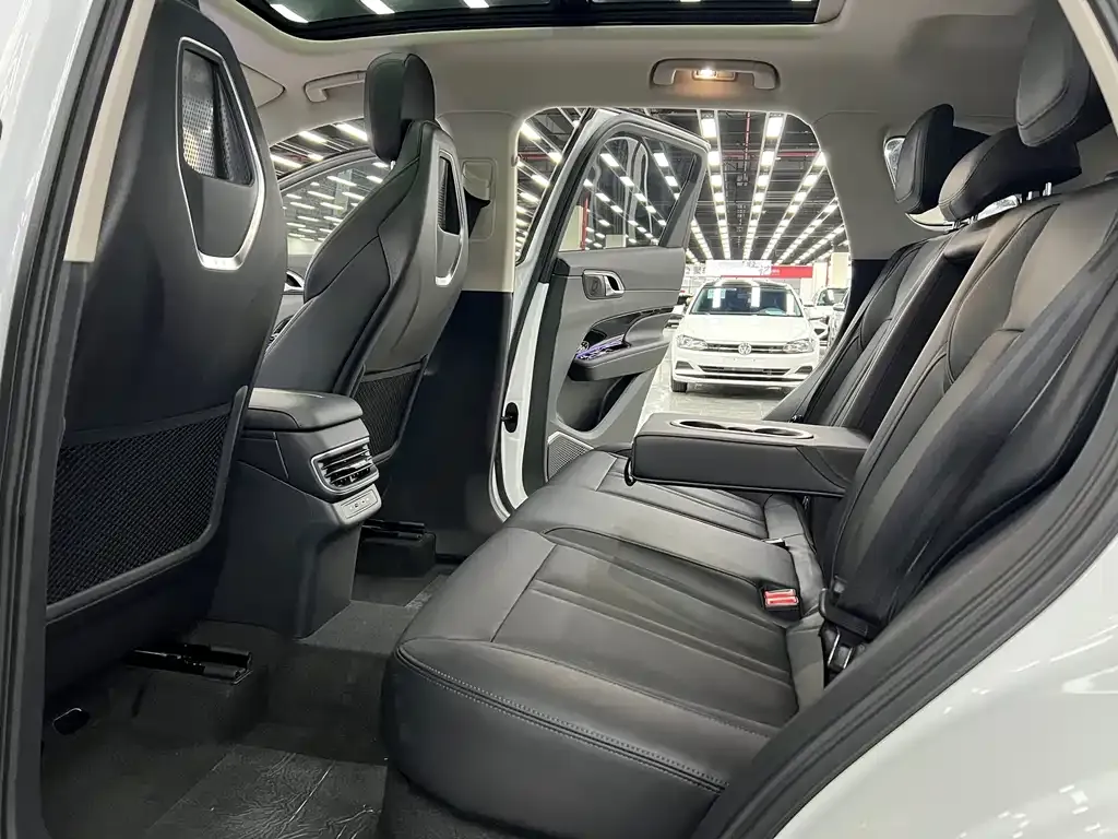 Hongqi HS3 PHEV 2024 из CN, фото 2