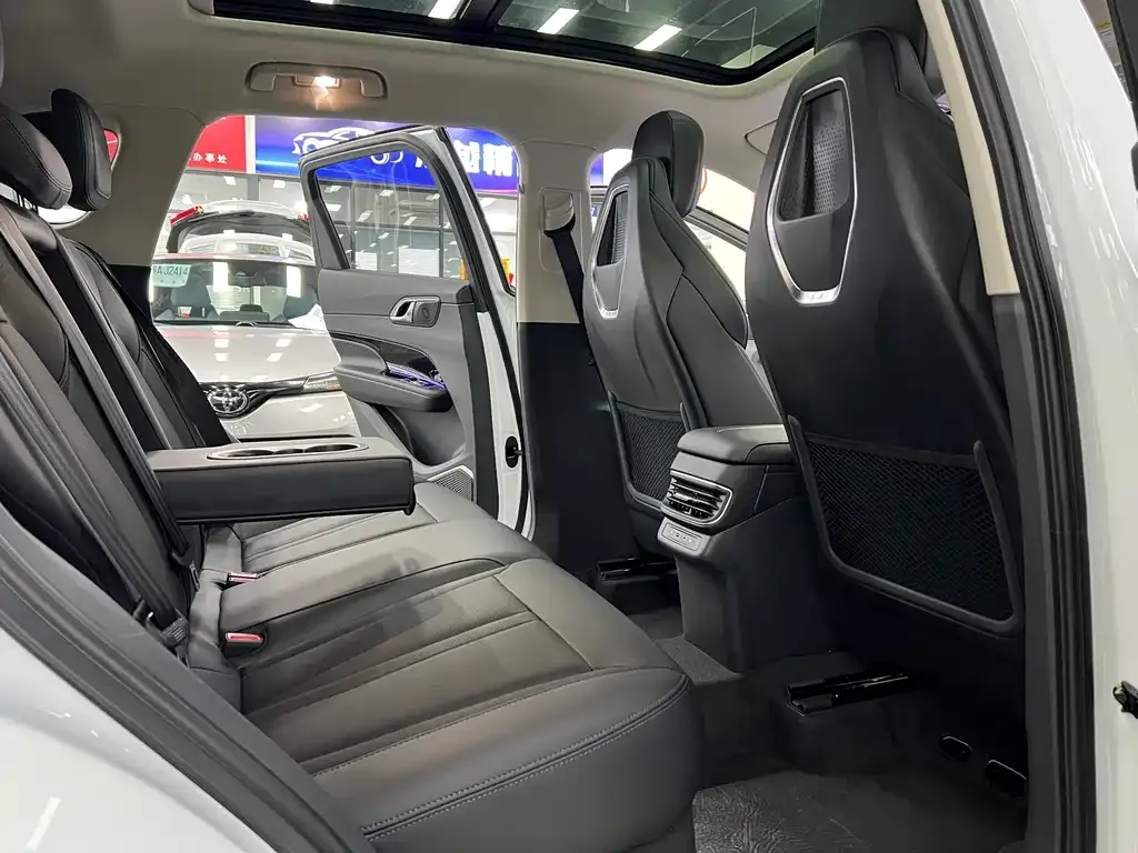 Hongqi HS3 PHEV 2024 из CN, фото 7