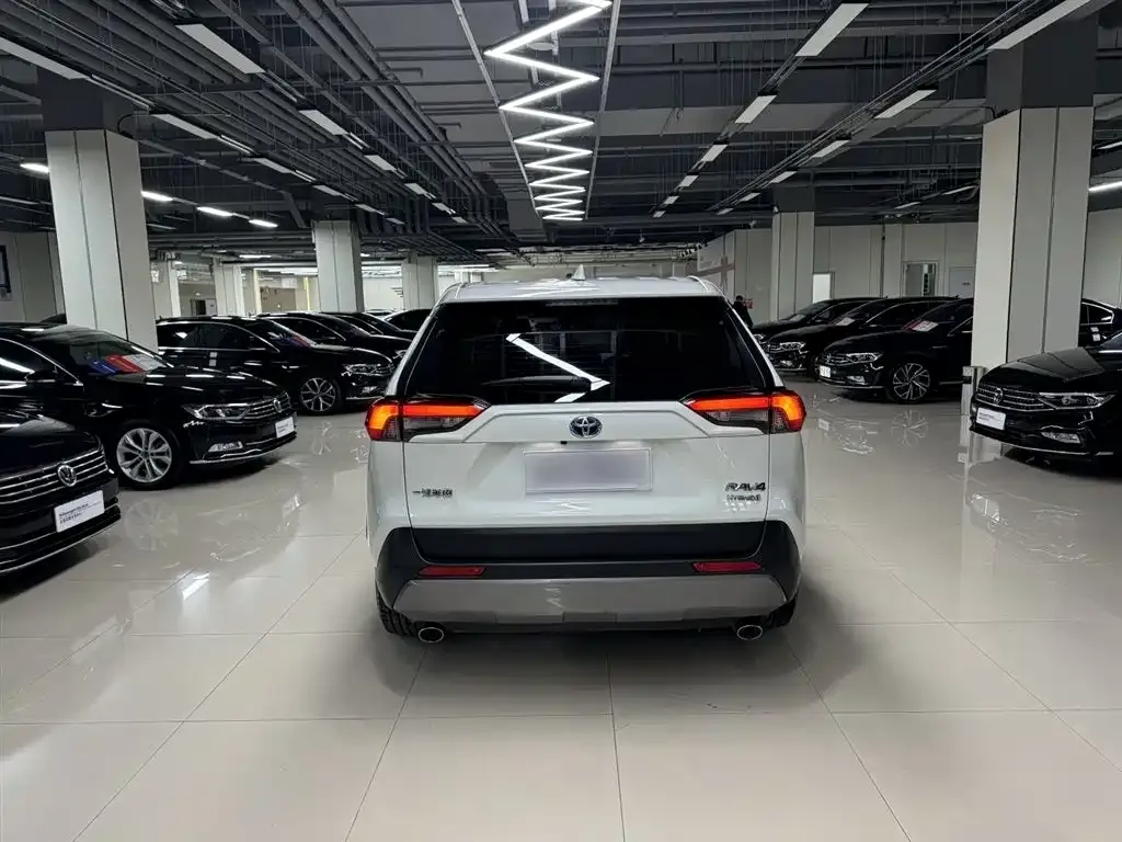 Toyota RAV4 2021 из CN, фото 2