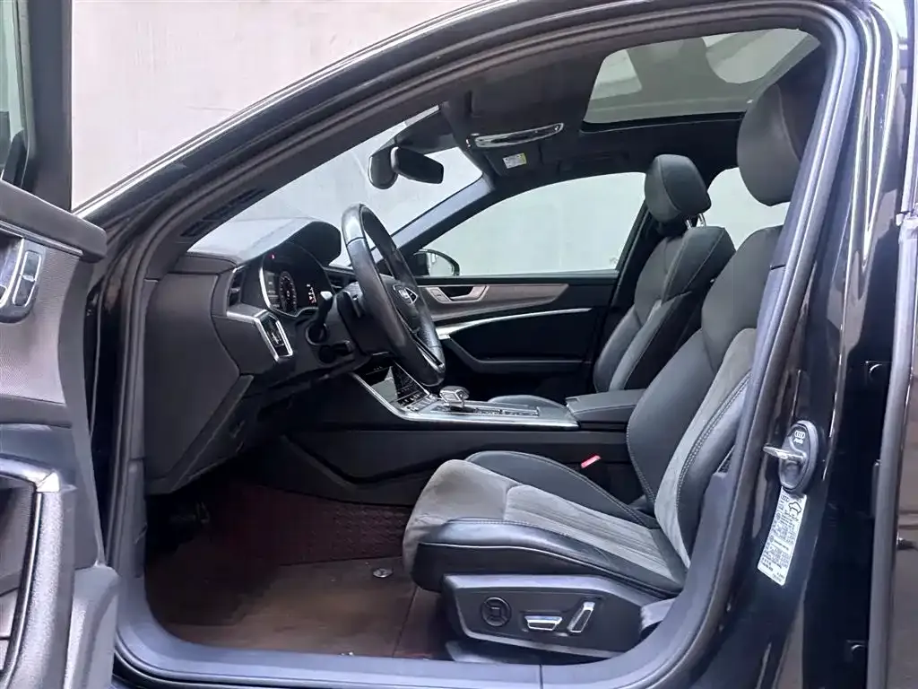 Audi A6L 2023 из CN, фото 2