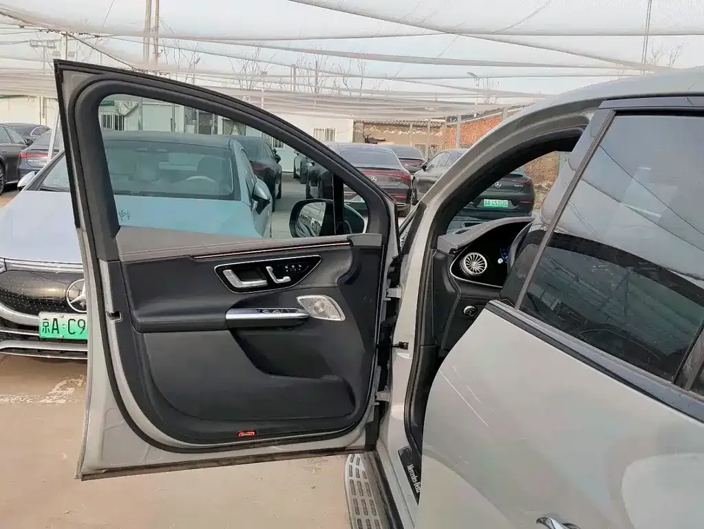 Mercedes-Benz EQE SUV 2023 из CN, фото 3