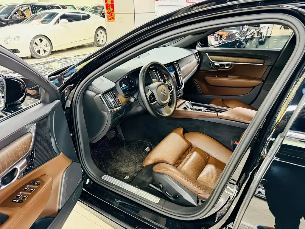 Volvo S90 2023 из CN, фото 5
